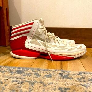 ￼ Adidas shoes, color, white and red size 19 good condition ￼